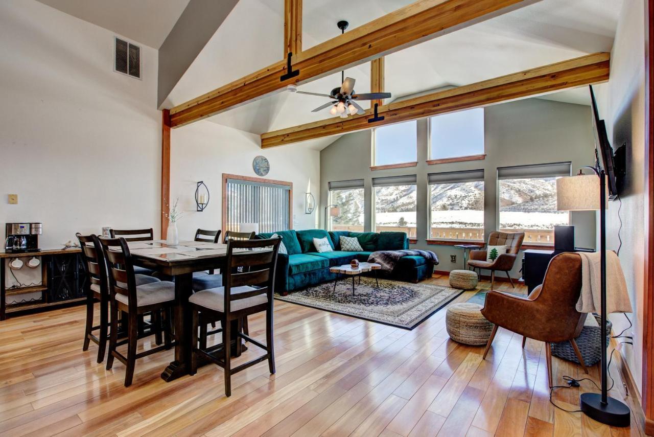 Twin Pines Cabin In Wilderness Ranch On Hwy 21, Amazing Views, 20 Ft Ceilings, Fully Fenced Yard, Pet Friendly, , Go Paddle Boarding At Lucky Peak, Or Snowshoeing In Idaho City And Take In The Hot Springs, Sleeps 10! Boise Buitenkant foto
