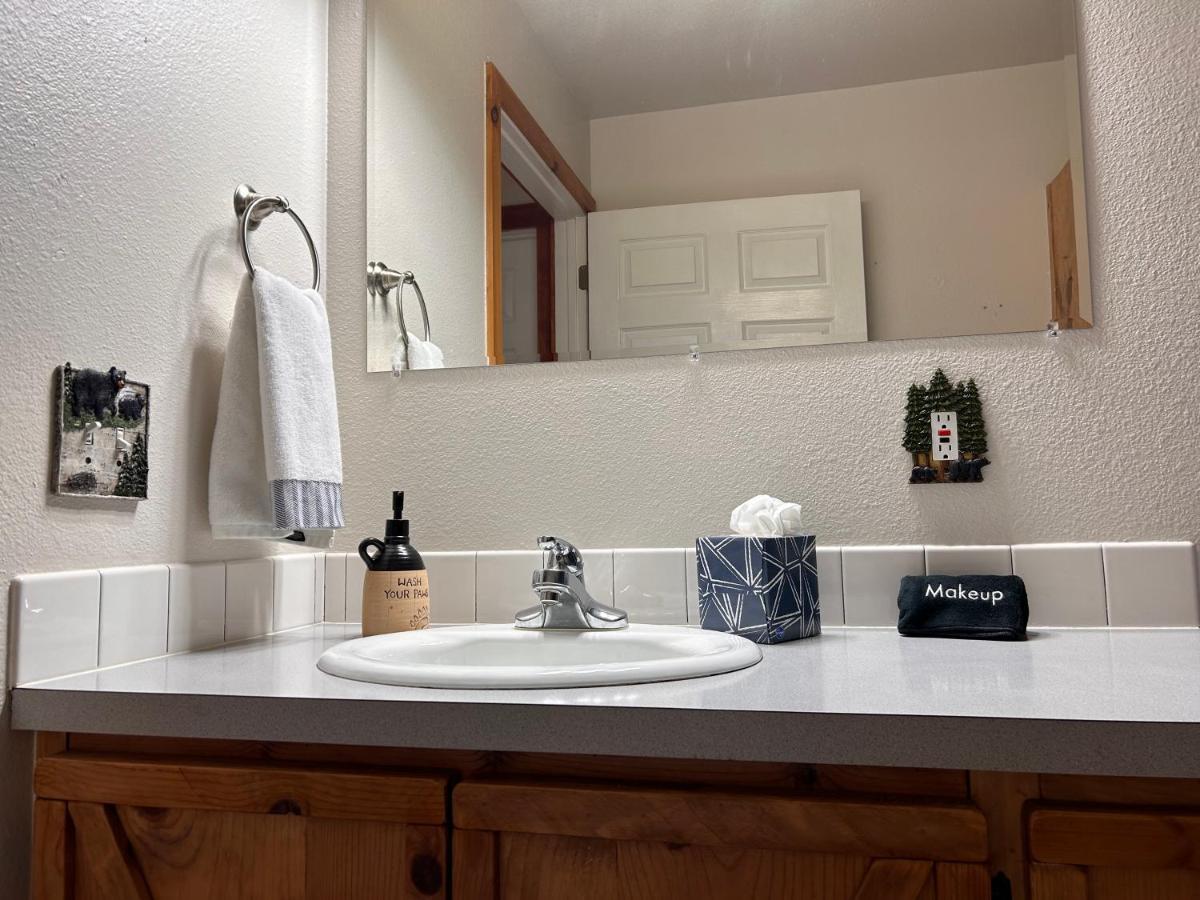 Twin Pines Cabin In Wilderness Ranch On Hwy 21, Amazing Views, 20 Ft Ceilings, Fully Fenced Yard, Pet Friendly, , Go Paddle Boarding At Lucky Peak, Or Snowshoeing In Idaho City And Take In The Hot Springs, Sleeps 10! Boise Buitenkant foto