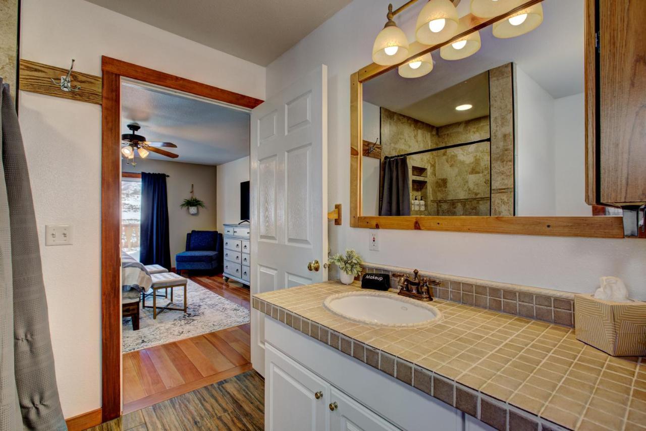 Twin Pines Cabin In Wilderness Ranch On Hwy 21, Amazing Views, 20 Ft Ceilings, Fully Fenced Yard, Pet Friendly, , Go Paddle Boarding At Lucky Peak, Or Snowshoeing In Idaho City And Take In The Hot Springs, Sleeps 10! Boise Buitenkant foto