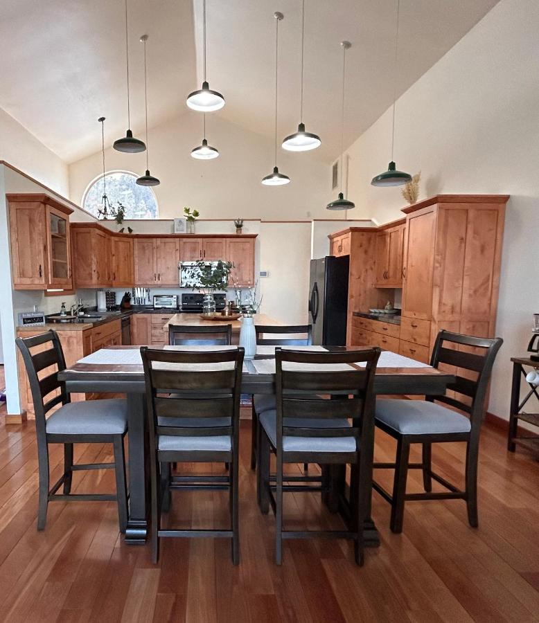 Twin Pines Cabin In Wilderness Ranch On Hwy 21, Amazing Views, 20 Ft Ceilings, Fully Fenced Yard, Pet Friendly, , Go Paddle Boarding At Lucky Peak, Or Snowshoeing In Idaho City And Take In The Hot Springs, Sleeps 10! Boise Buitenkant foto