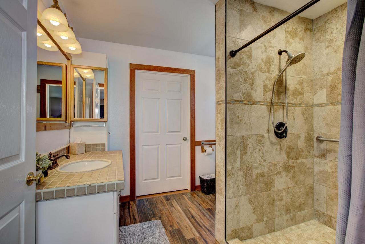 Twin Pines Cabin In Wilderness Ranch On Hwy 21, Amazing Views, 20 Ft Ceilings, Fully Fenced Yard, Pet Friendly, , Go Paddle Boarding At Lucky Peak, Or Snowshoeing In Idaho City And Take In The Hot Springs, Sleeps 10! Boise Buitenkant foto