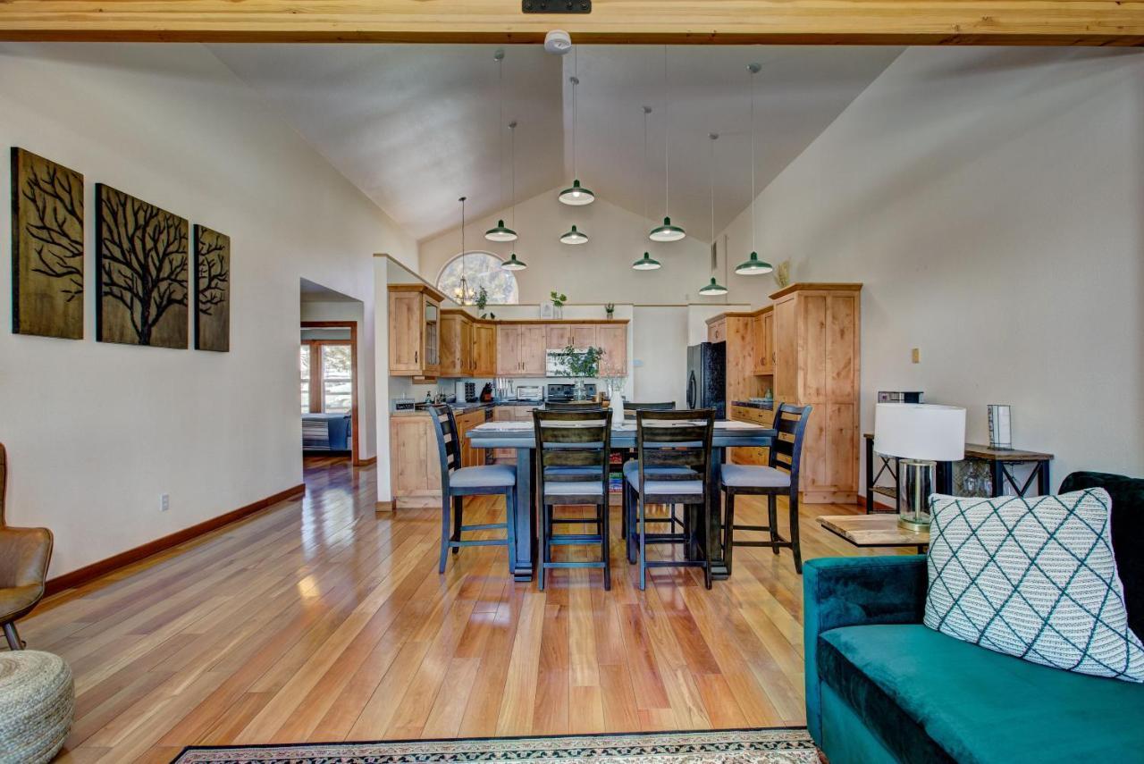 Twin Pines Cabin In Wilderness Ranch On Hwy 21, Amazing Views, 20 Ft Ceilings, Fully Fenced Yard, Pet Friendly, , Go Paddle Boarding At Lucky Peak, Or Snowshoeing In Idaho City And Take In The Hot Springs, Sleeps 10! Boise Buitenkant foto